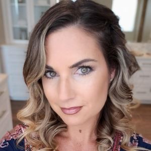 Meet your Posher, Elaine